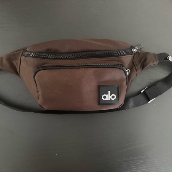 ALO Yoga Dark Brown Explorer Fanny Pack - Picture 1 of 5